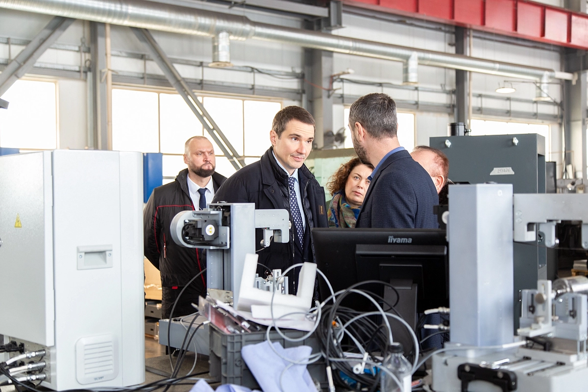 ehkskursiya-na-proizvodstvo-ehnset-dlya-zamministra-nauki-i-vysshego-obrazovaniya-rf-denisa-sekirinskogo_3